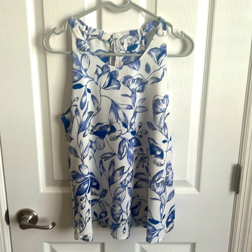 C & E Floral Print Sleeveless Blouse White Blue‎ Tank Top Casual Size Medium